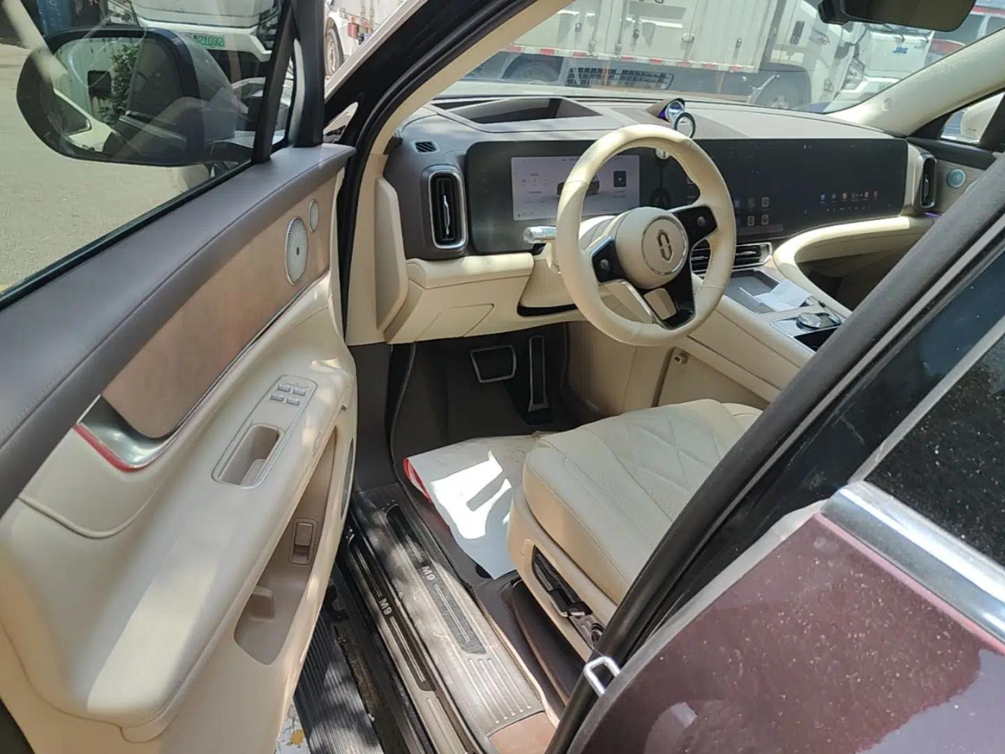 Hima AITO M9 2024 Range-Extended Max Edition 42 kWh 5-Seater Version — миниатюра 18