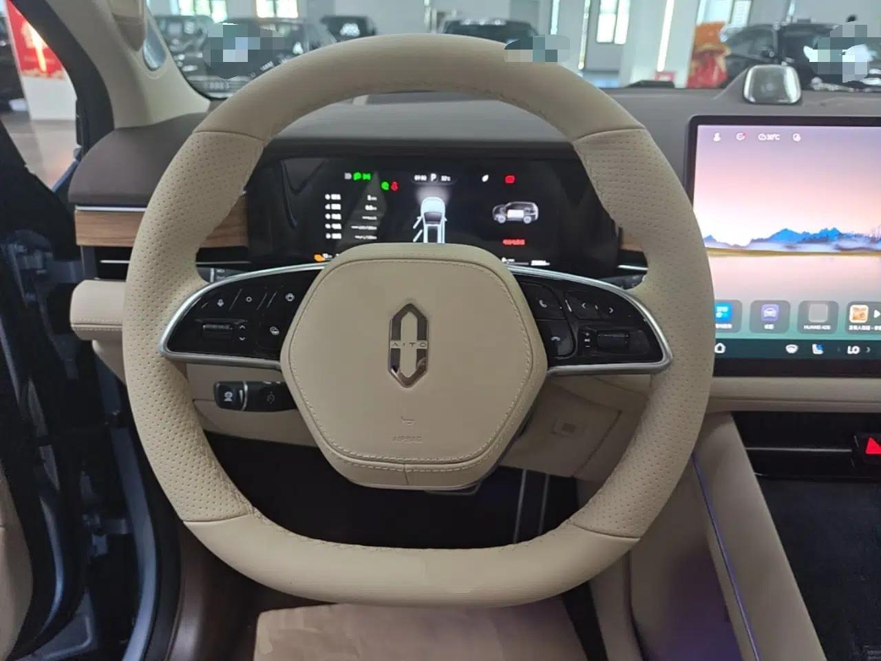 Hima AITO M7 2024 1.5T Intelligent Driving 4WD Max Edition 5 Seats — миниатюра 13