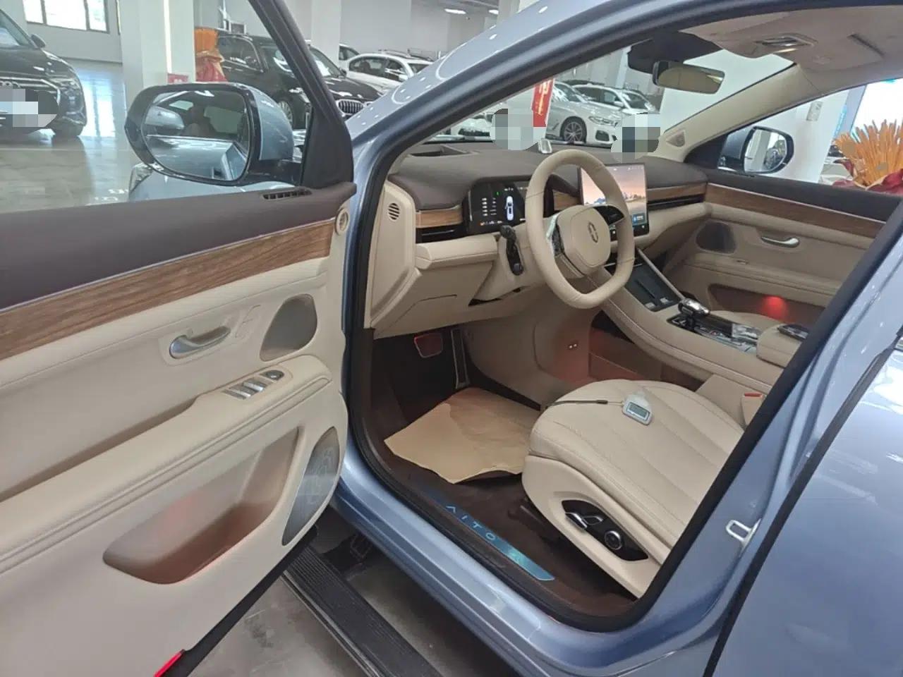 Hima AITO M7 2024 1.5T Intelligent Driving 4WD Max Edition 5 Seats — миниатюра 18