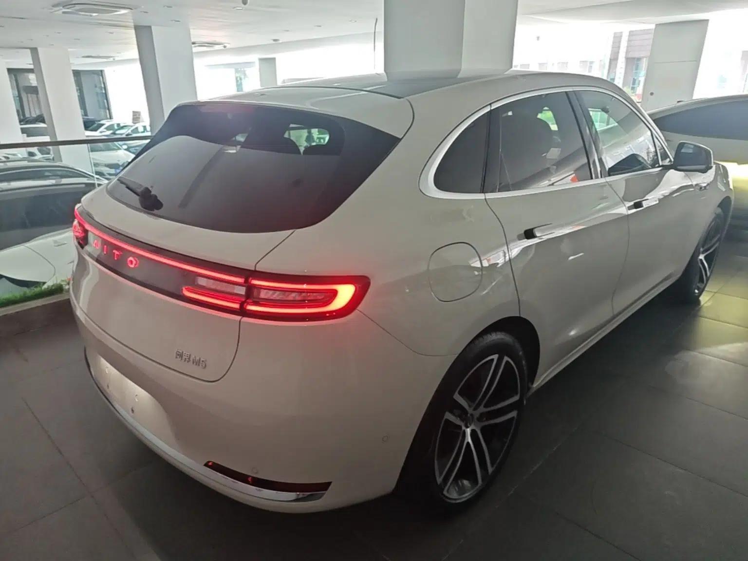 Hima AITO M5 2025 Extended-Range Ultra All-Wheel-Drive Version — миниатюра 6