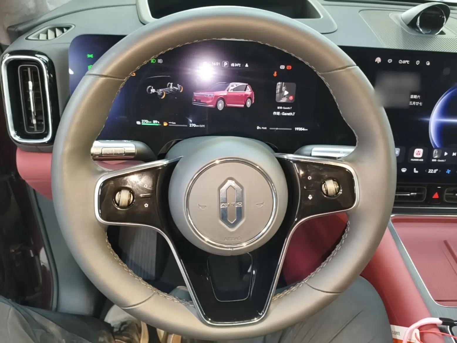 Hima AITO M8 2025 Extended-Range Ultra Version 53.4 kWh 5-Seater Edition — миниатюра 13