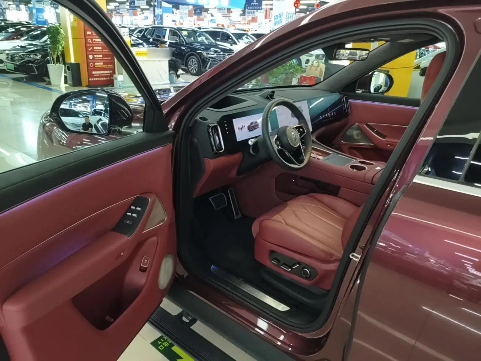 Hima AITO M8 2025 Extended-Range Ultra Version 53.4 kWh 5-Seater Edition — миниатюра 18