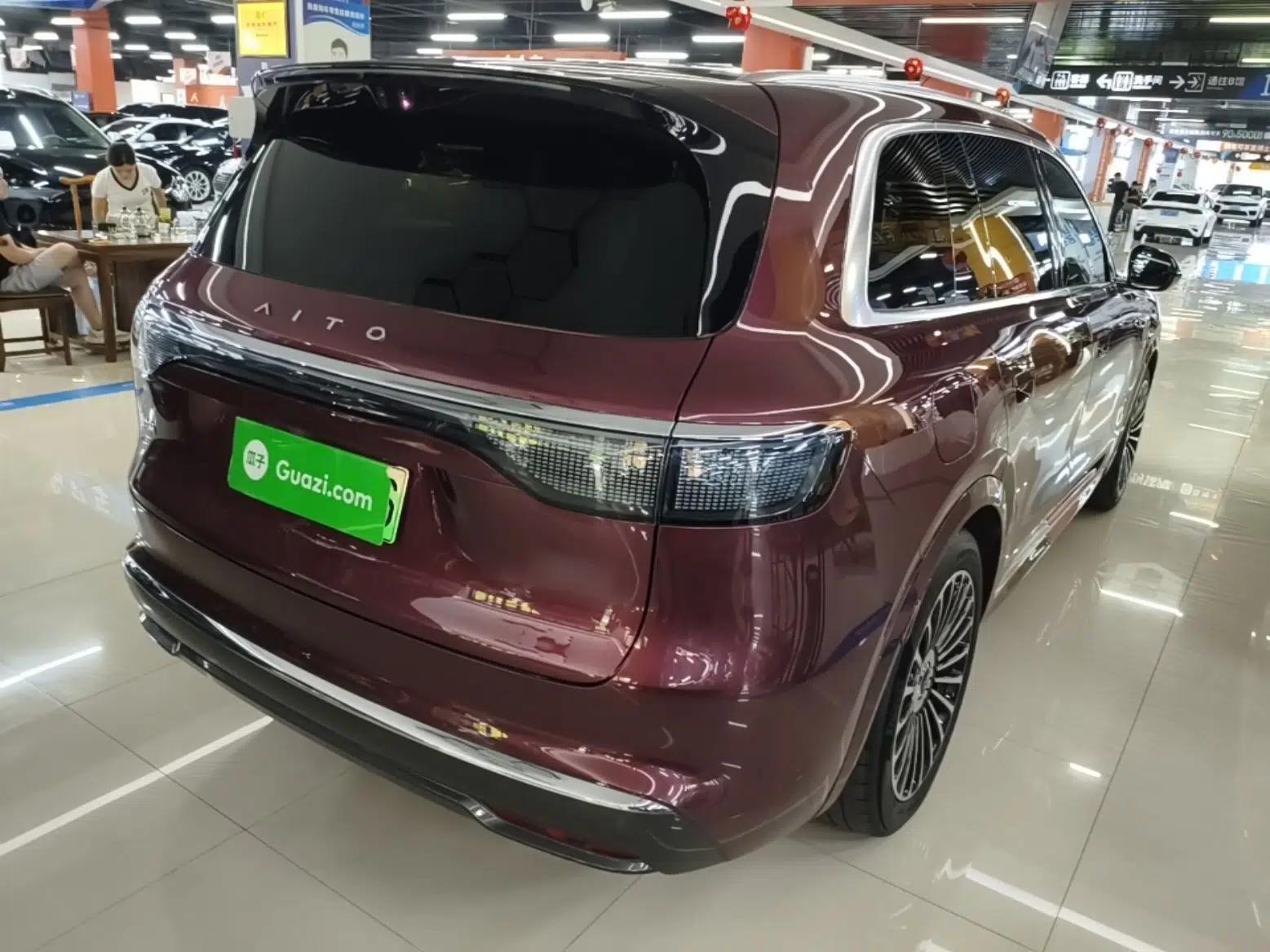 Hima AITO M8 2025 Extended-Range Ultra Version 53.4 kWh 5-Seater Edition — миниатюра 6