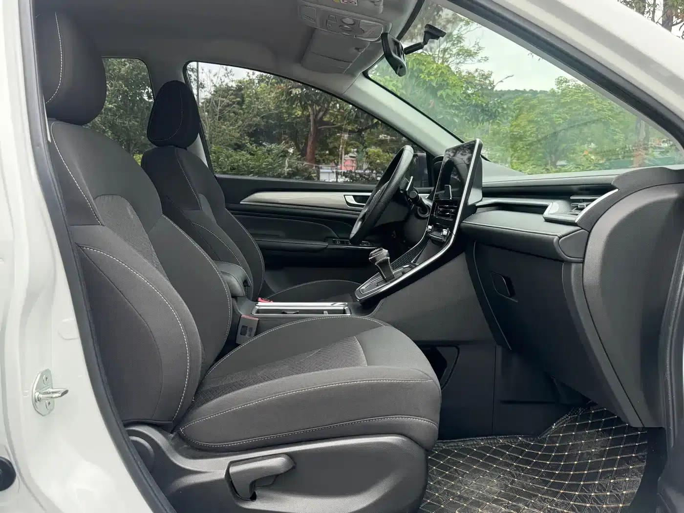 Haval M6 2023 PLUS 1.5T DCT Elite Intelligent Connectivity Edition — миниатюра 13