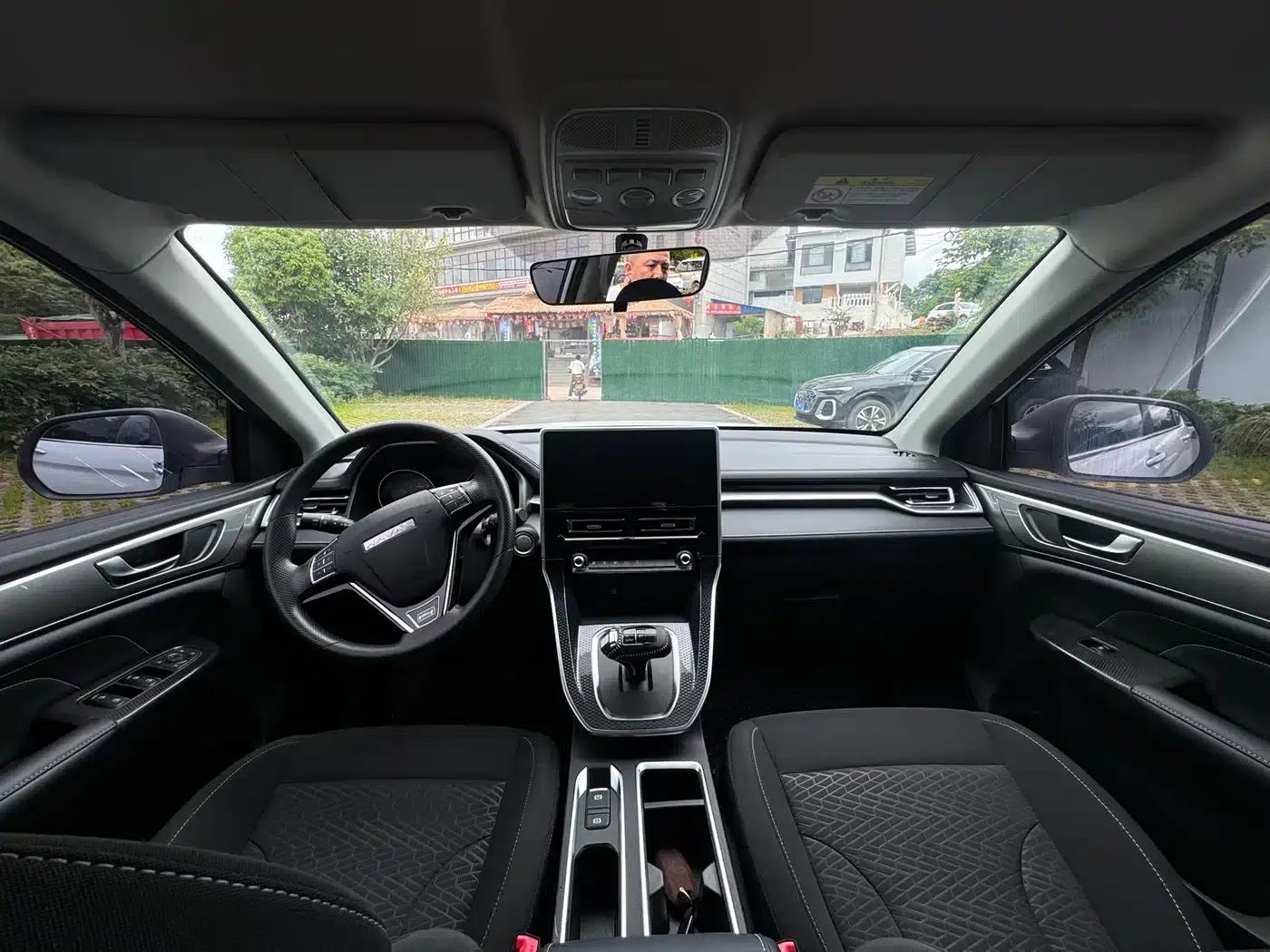 Haval M6 2023 PLUS 1.5T DCT Elite Intelligent Connectivity Edition — миниатюра 9