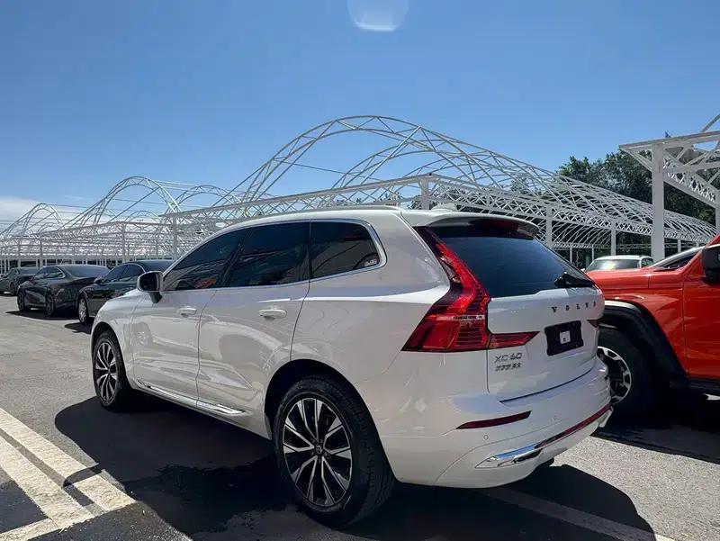 2023 Volvo XC60 B5 AWD Inscription Luxury Edition — миниатюра 4