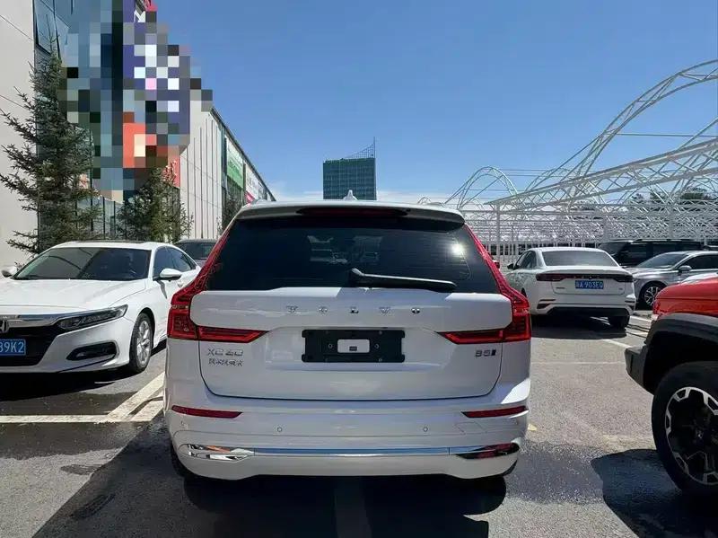 2023 Volvo XC60 B5 AWD Inscription Luxury Edition — миниатюра 5