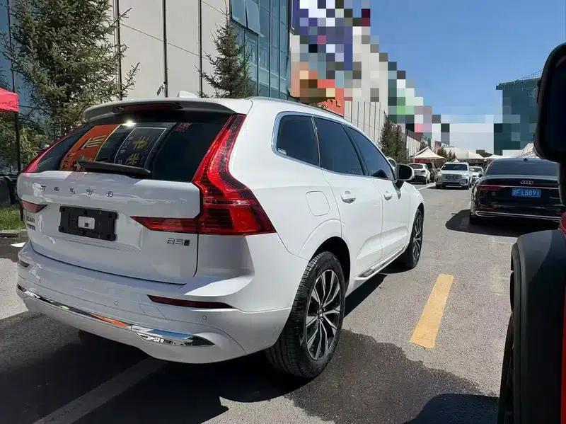 2023 Volvo XC60 B5 AWD Inscription Luxury Edition — миниатюра 6