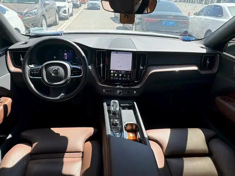 2023 Volvo XC60 B5 AWD Inscription Luxury Edition — миниатюра 7