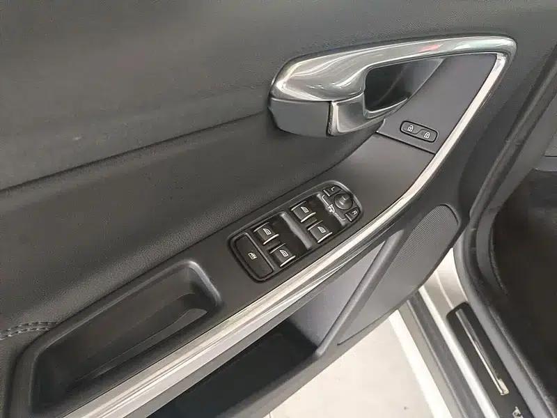 2017 Volvo XC60 T5 AWD Smart Upgrade Edition — миниатюра 17