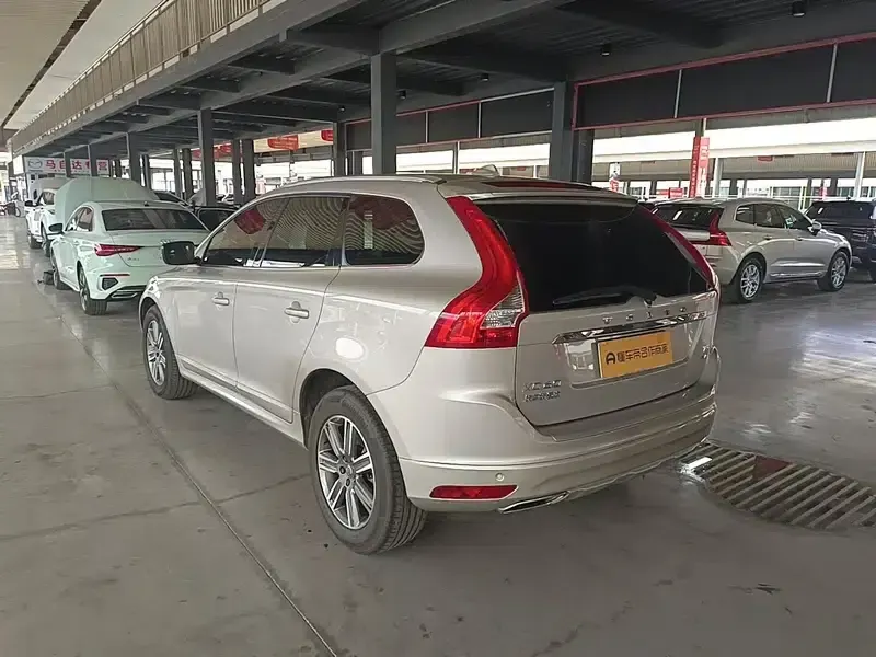 2017 Volvo XC60 T5 AWD Smart Upgrade Edition — миниатюра 4