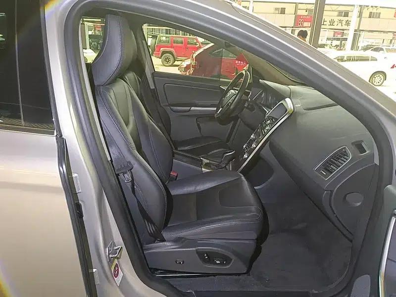 2017 Volvo XC60 T5 AWD Smart Upgrade Edition — миниатюра 10
