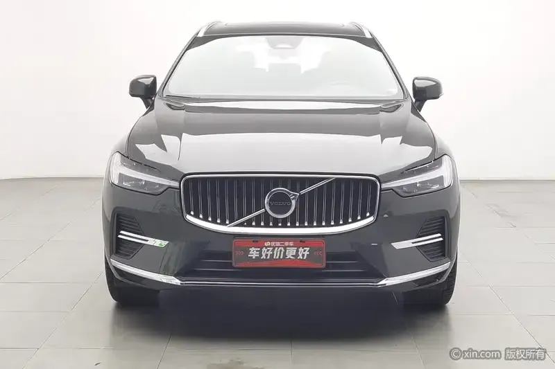 2022 Volvo XC60 B5 AWD Inscription Luxury Edition — миниатюра 2