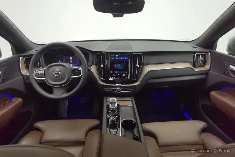 2022 Volvo XC60 B5 AWD Inscription Luxury Edition — миниатюра 12