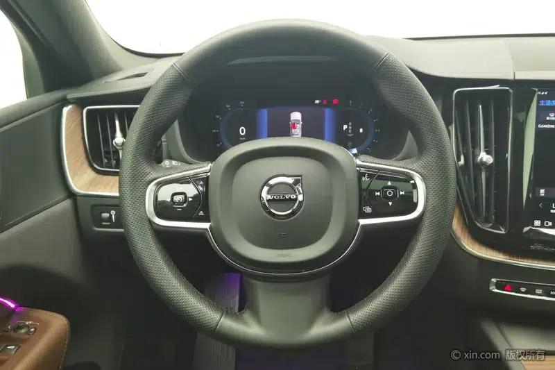 2022 Volvo XC60 B5 AWD Inscription Luxury Edition — миниатюра 13