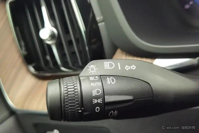 2022 Volvo XC60 B5 AWD Inscription Luxury Edition — миниатюра 15