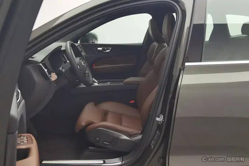 2022 Volvo XC60 B5 AWD Inscription Luxury Edition — миниатюра 16