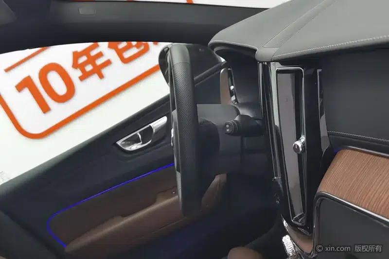 2022 Volvo XC60 B5 AWD Inscription Luxury Edition — миниатюра 20