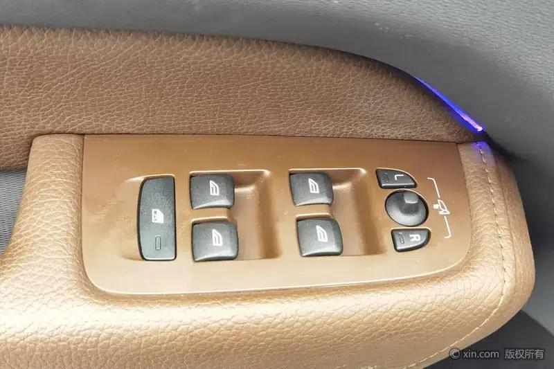 2022 Volvo XC60 B5 AWD Inscription Luxury Edition — миниатюра 23