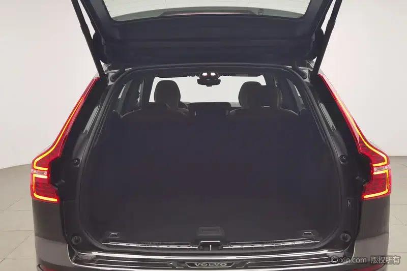 2022 Volvo XC60 B5 AWD Inscription Luxury Edition — миниатюра 24