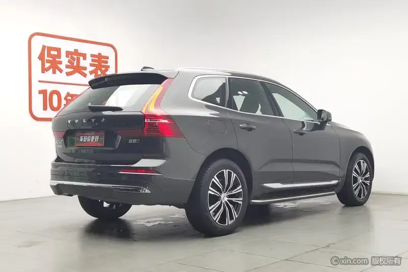 2022 Volvo XC60 B5 AWD Inscription Luxury Edition — миниатюра 4