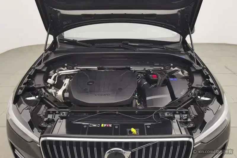2022 Volvo XC60 B5 AWD Inscription Luxury Edition — миниатюра 5