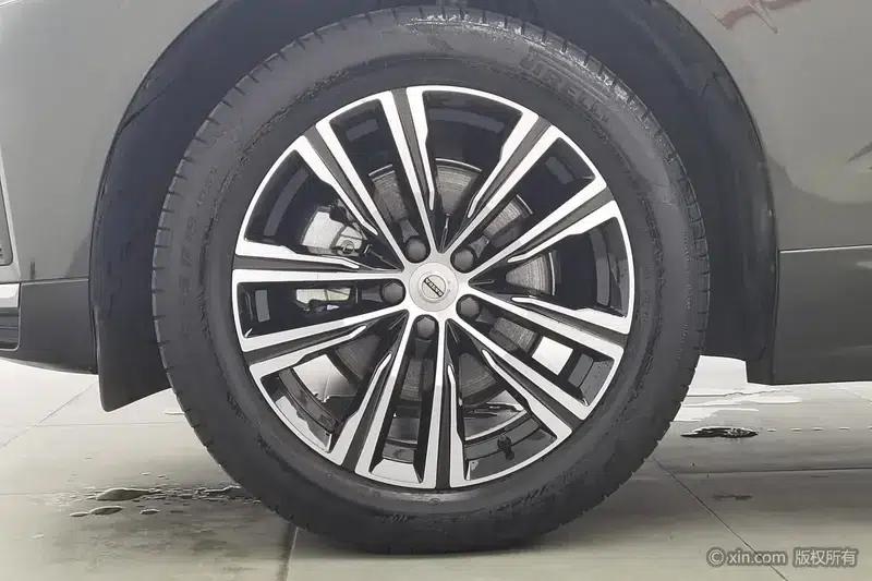 2022 Volvo XC60 B5 AWD Inscription Luxury Edition — миниатюра 10