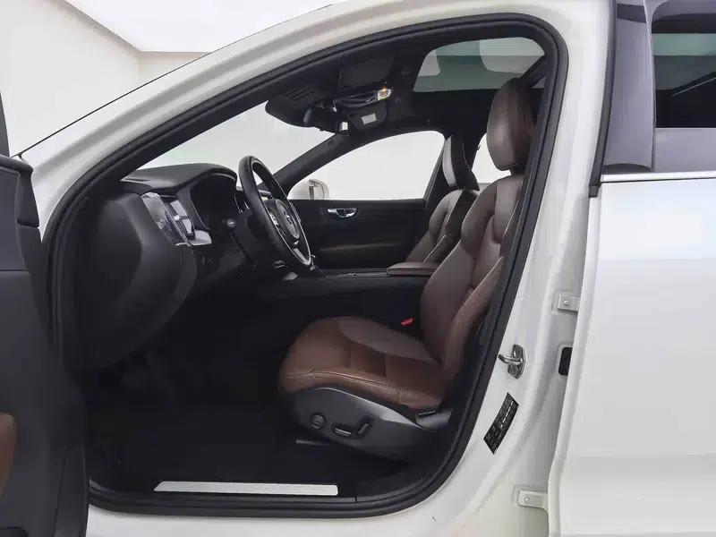2021 Volvo XC60 T5 AWD Inscription Luxury Edition — миниатюра 21