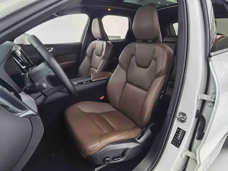2021 Volvo XC60 T5 AWD Inscription Luxury Edition — миниатюра 22