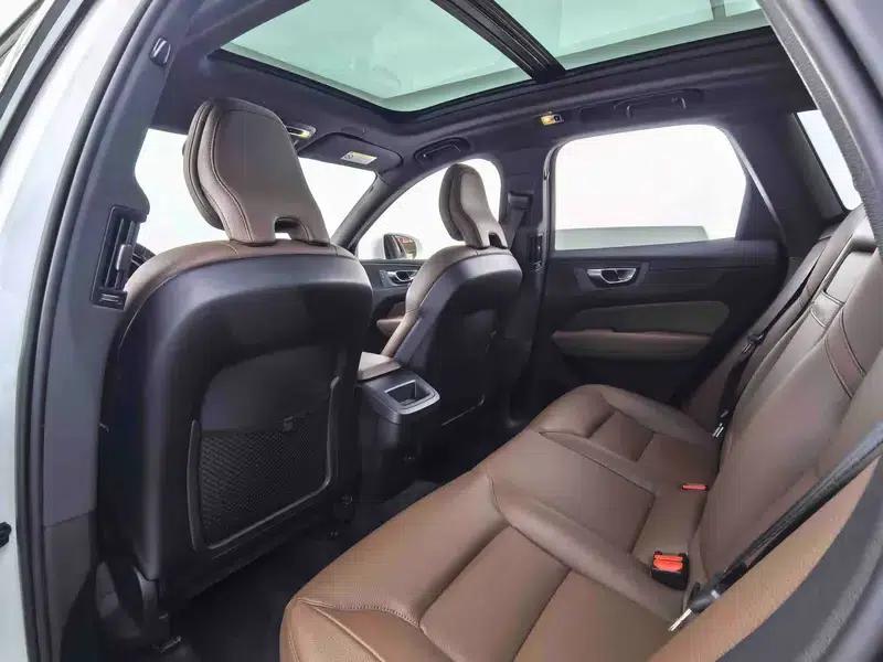 2021 Volvo XC60 T5 AWD Inscription Luxury Edition — миниатюра 24