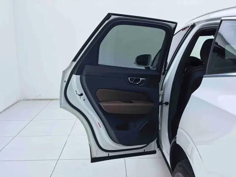 2021 Volvo XC60 T5 AWD Inscription Luxury Edition — миниатюра 28