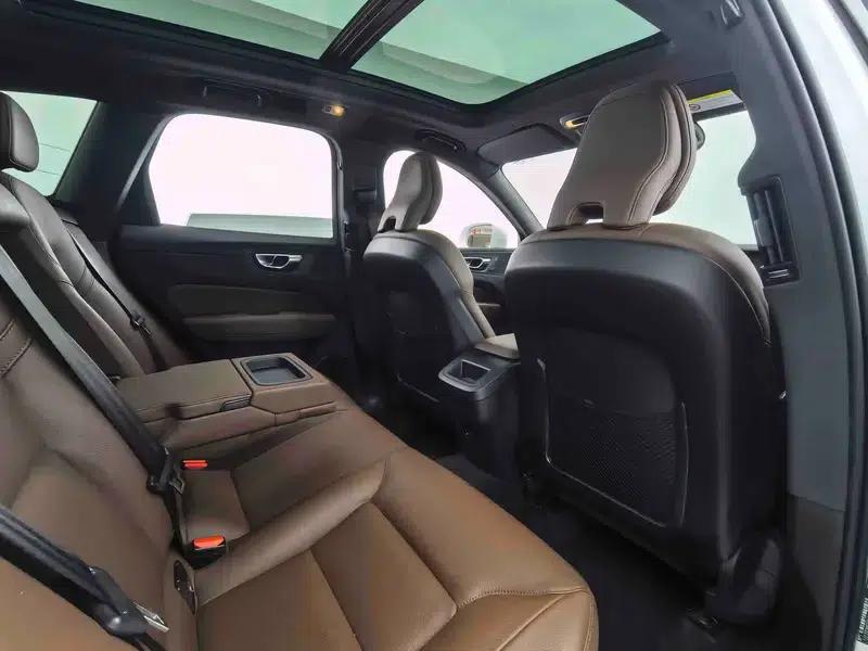 2021 Volvo XC60 T5 AWD Inscription Luxury Edition — миниатюра 30