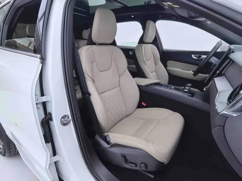 2026 Volvo XC60 B5 AWD Inscription Luxury Edition — миниатюра 23