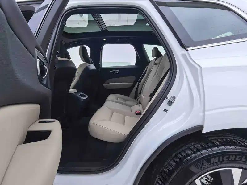 2026 Volvo XC60 B5 AWD Inscription Luxury Edition — миниатюра 24