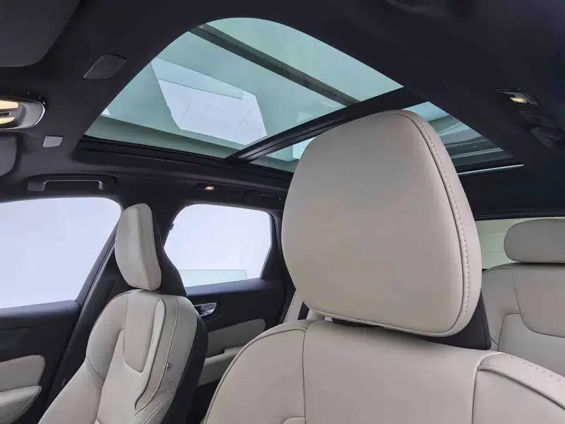 2026 Volvo XC60 B5 AWD Inscription Luxury Edition — миниатюра 26