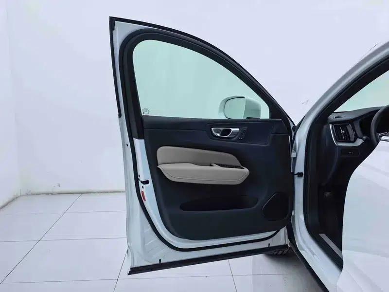 2026 Volvo XC60 B5 AWD Inscription Luxury Edition — миниатюра 27
