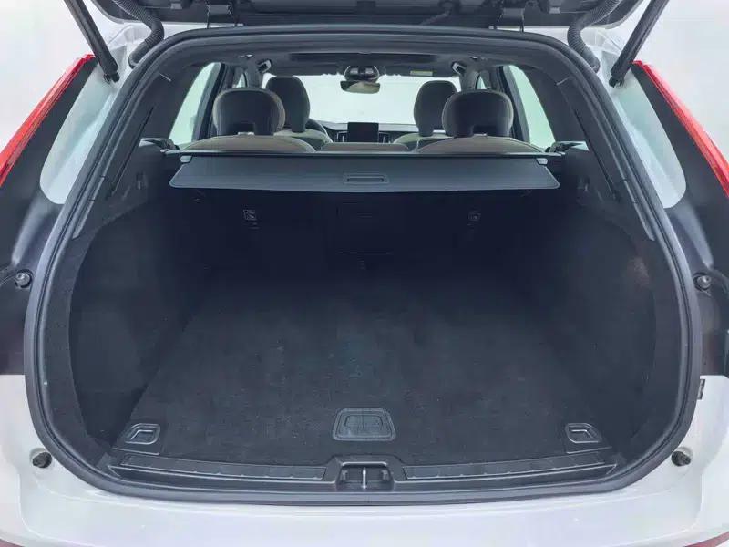 2026 Volvo XC60 B5 AWD Inscription Luxury Edition — миниатюра 30