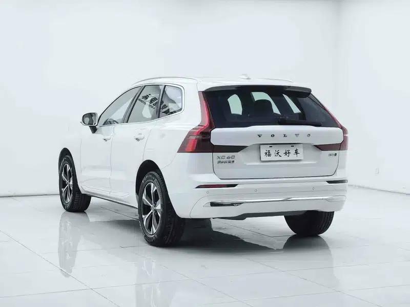 2026 Volvo XC60 B5 AWD Inscription Luxury Edition — миниатюра 4