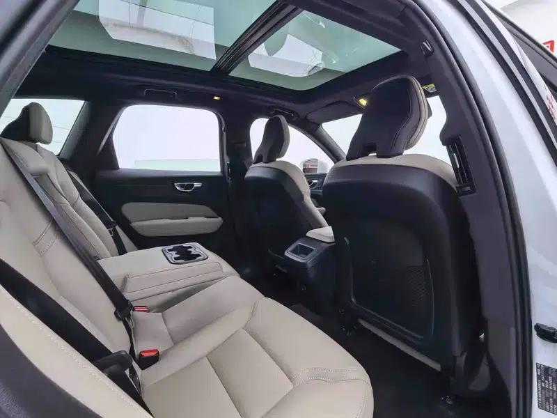 2026 Volvo XC60 B5 AWD Inscription Luxury Edition — миниатюра 31