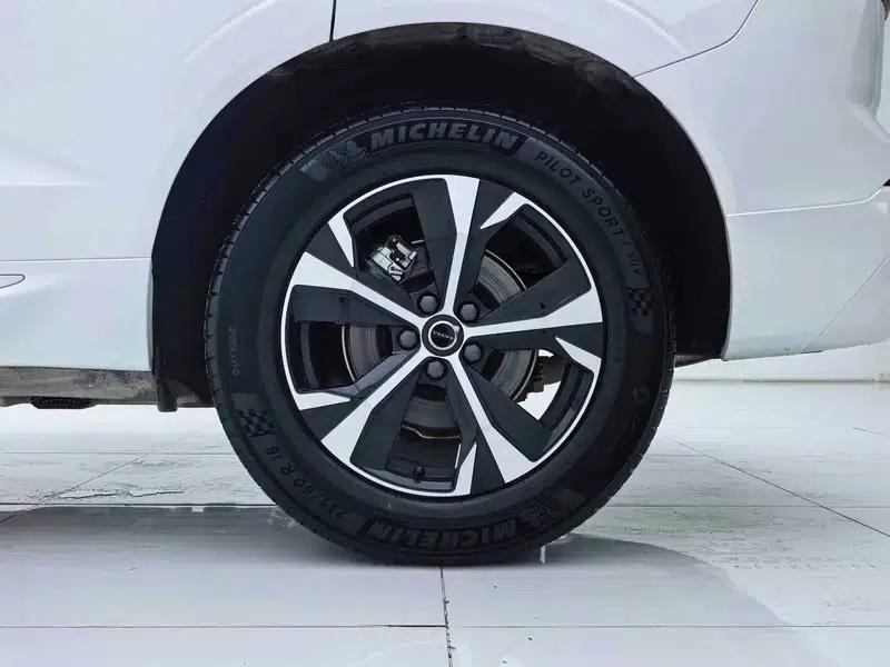 2026 Volvo XC60 B5 AWD Inscription Luxury Edition — миниатюра 7