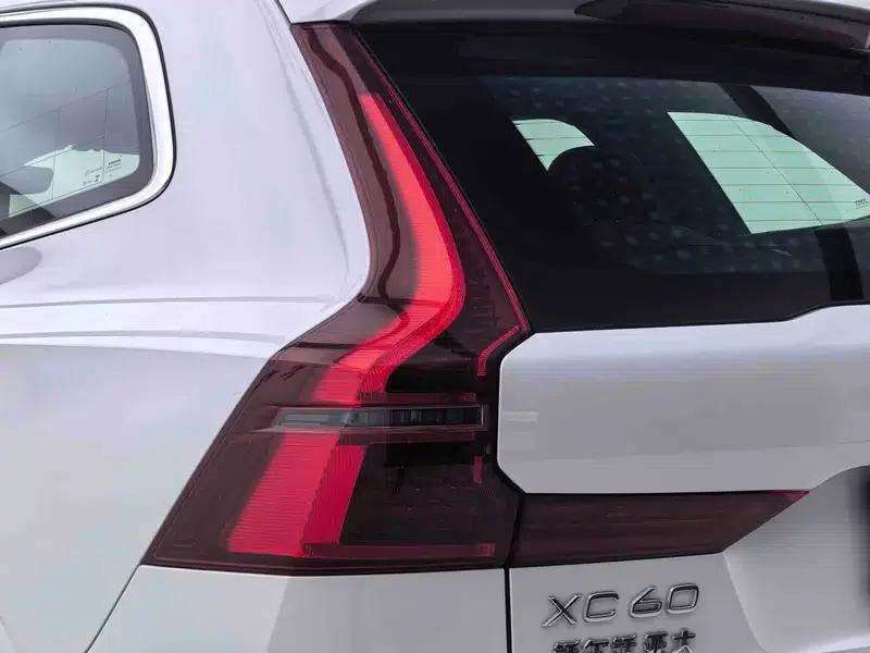 2026 Volvo XC60 B5 AWD Inscription Luxury Edition — миниатюра 9