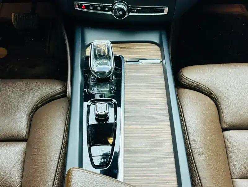 2022 Volvo XC60 B5 AWD Inscription Sport Edition — миниатюра 11
