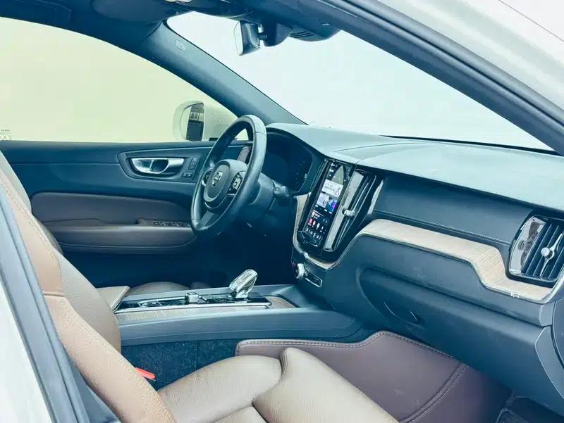 2022 Volvo XC60 B5 AWD Inscription Sport Edition — миниатюра 12
