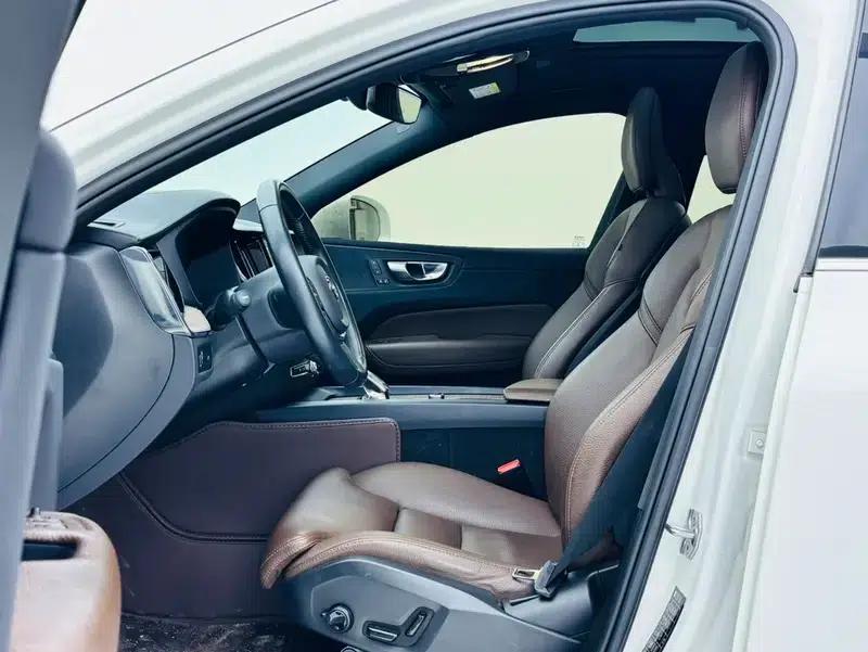 2022 Volvo XC60 B5 AWD Inscription Sport Edition — миниатюра 13