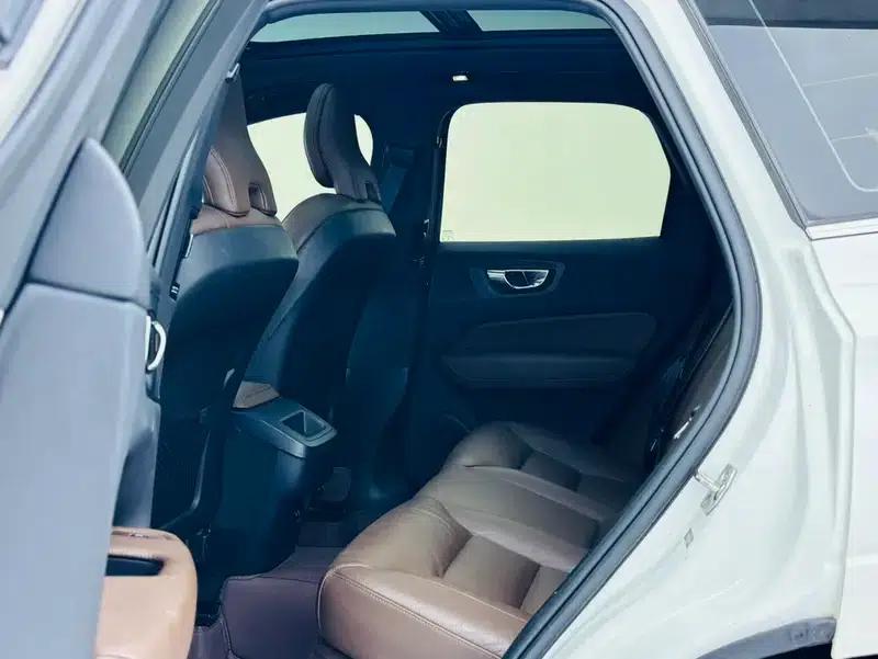 2022 Volvo XC60 B5 AWD Inscription Sport Edition — миниатюра 14