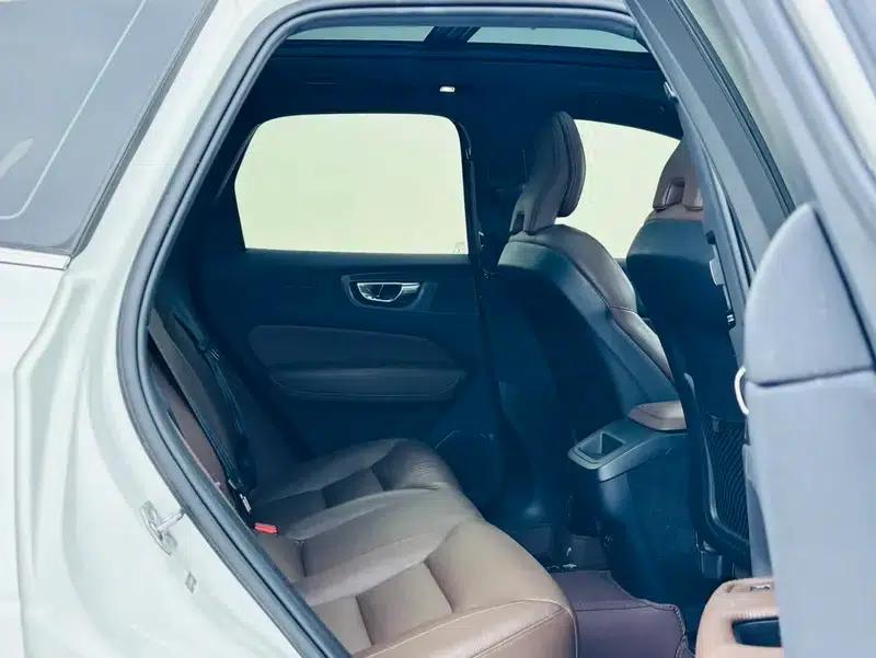 2022 Volvo XC60 B5 AWD Inscription Sport Edition — миниатюра 16