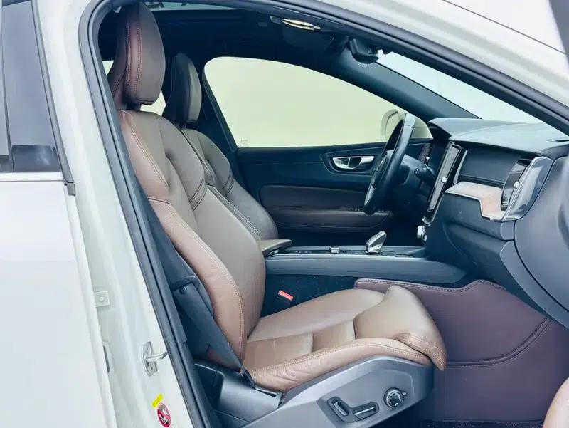 2022 Volvo XC60 B5 AWD Inscription Sport Edition — миниатюра 17