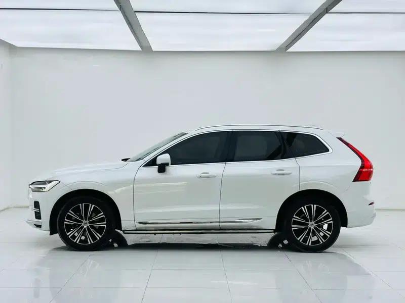 2022 Volvo XC60 B5 AWD Inscription Sport Edition — миниатюра 4