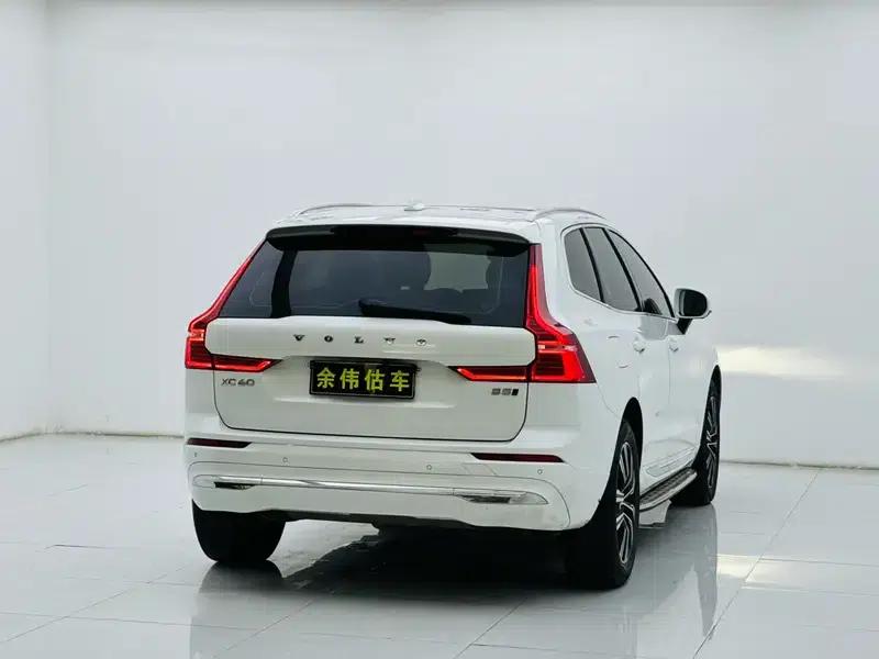 2022 Volvo XC60 B5 AWD Inscription Sport Edition — миниатюра 6