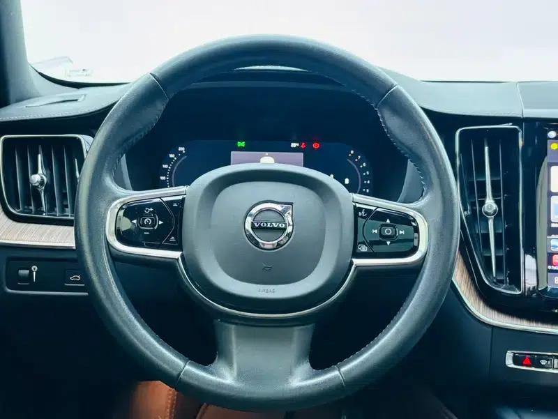 2022 Volvo XC60 B5 AWD Inscription Sport Edition — миниатюра 10